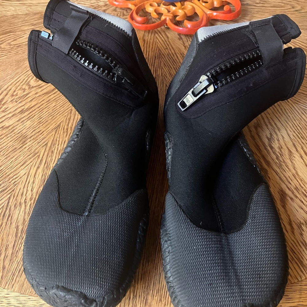 NRS Neoprene Booties Mens size 9